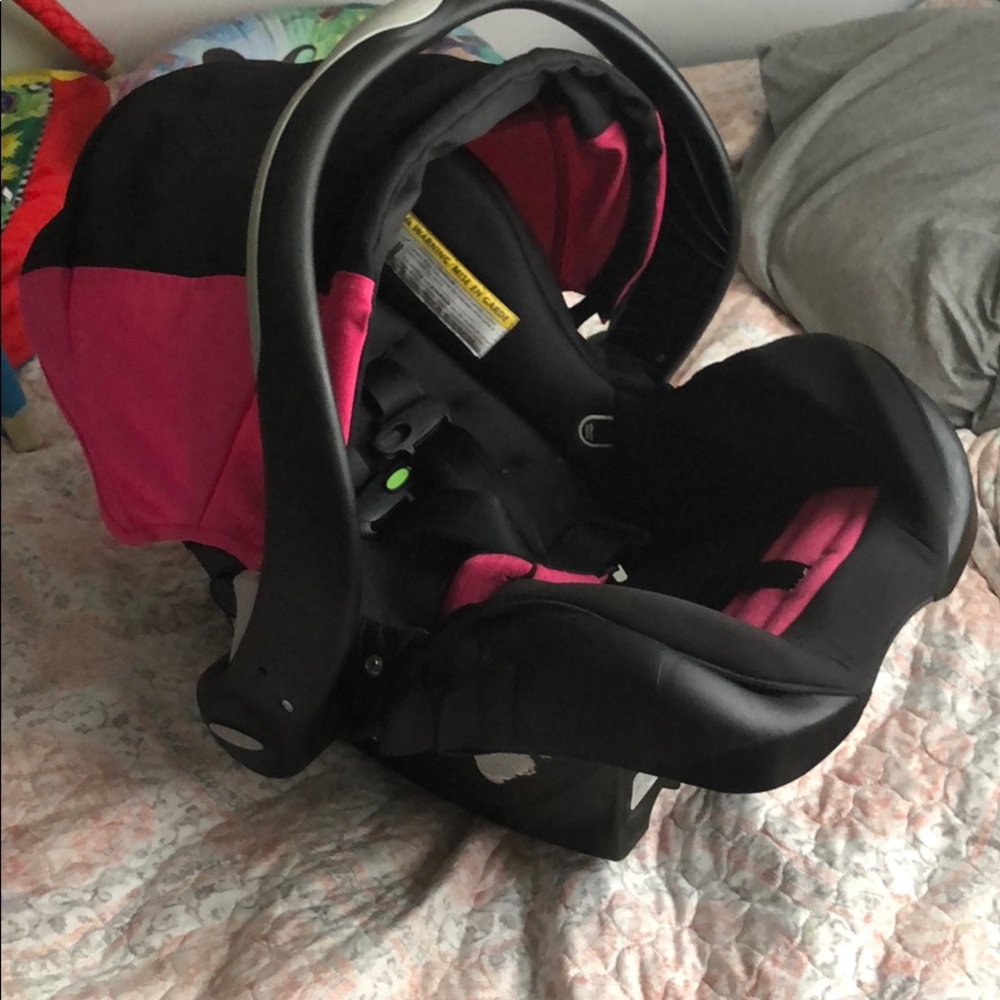Evenflo embrace car seat and two bases
